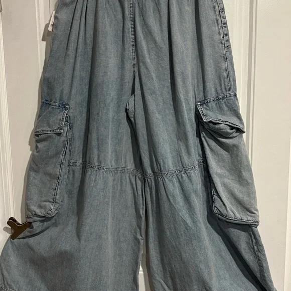 Wide-Leg Blue Denim Jeans - Picture 9 of 10